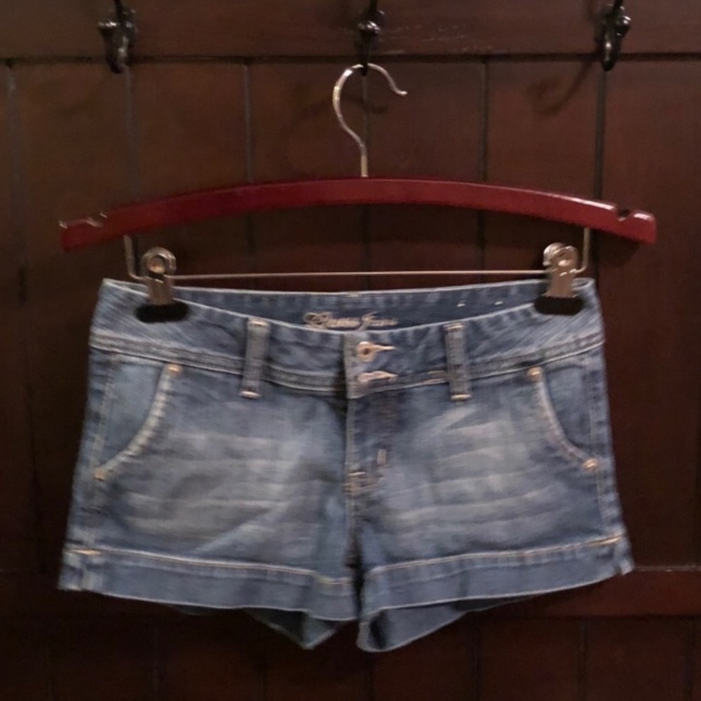 GUESS Back Flap Pockets Denim Four Pocket Shorts Size 26.